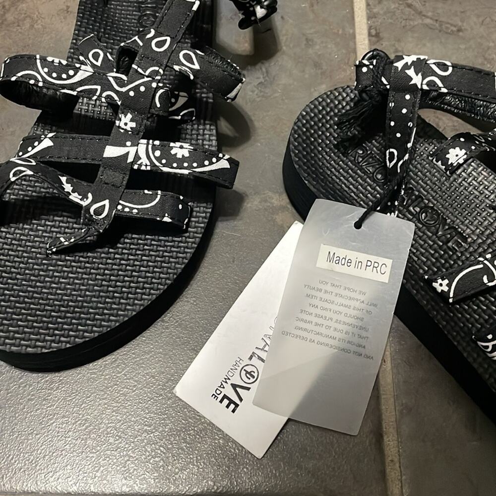 Arizona Love Trekky Sandals Black Bandana Size 8 Retails $200 New - Picture 7 of 8
